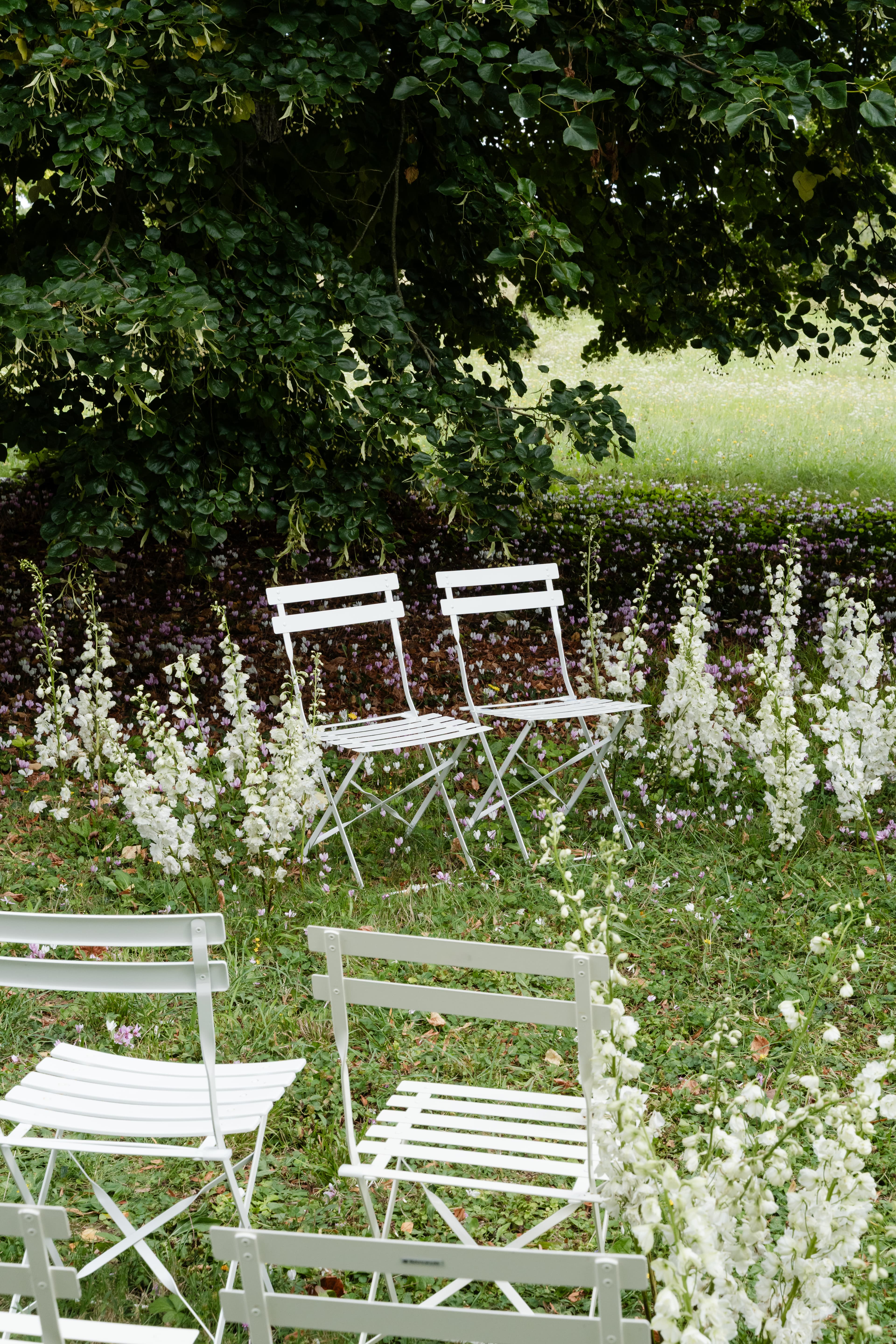 mariés alexine et ismael composition florale cérémonie laïque domaine du petit varennes