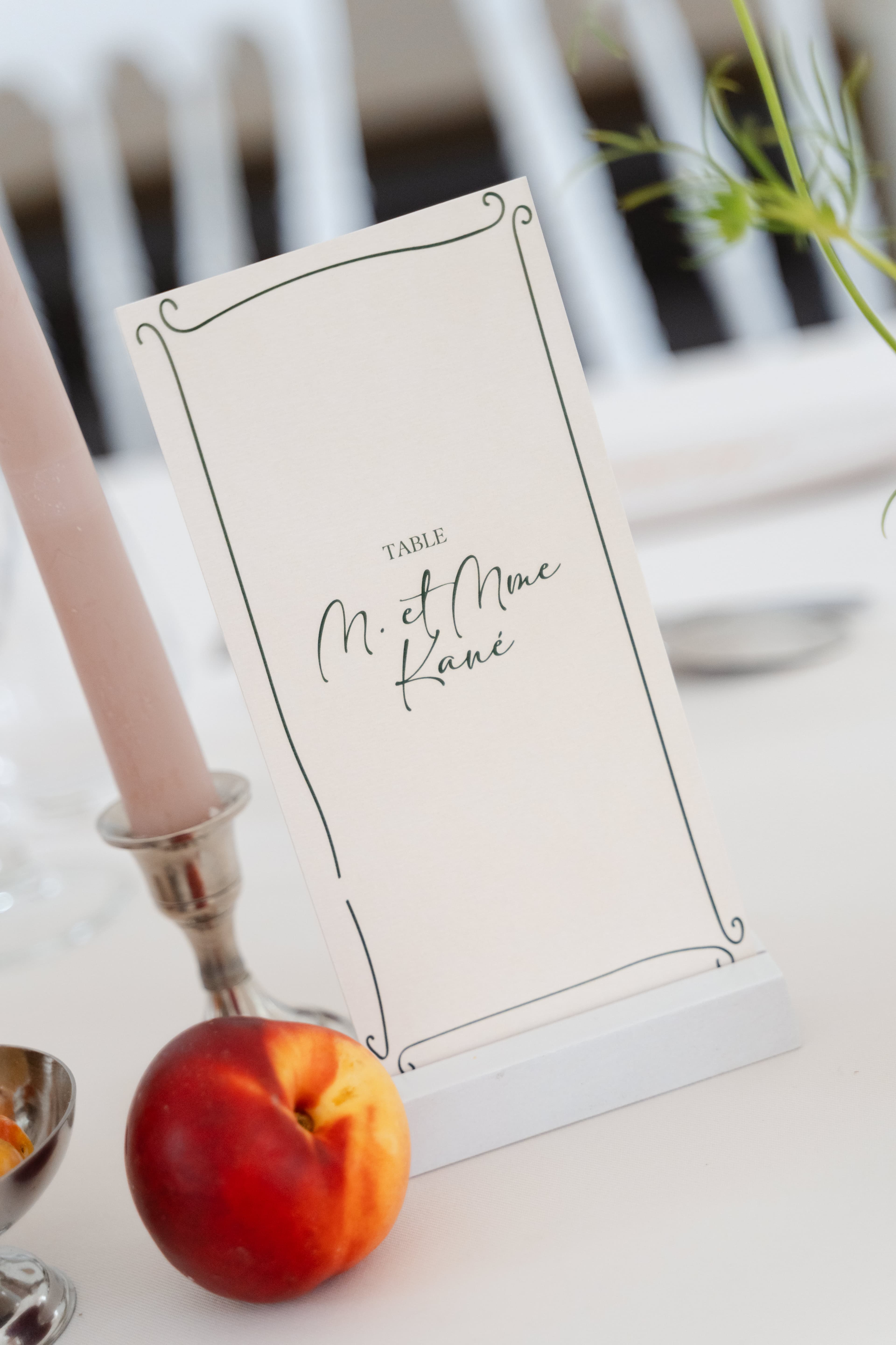 mariés alexine et ismael détail du nom de table des mariés domaine du petit varennes