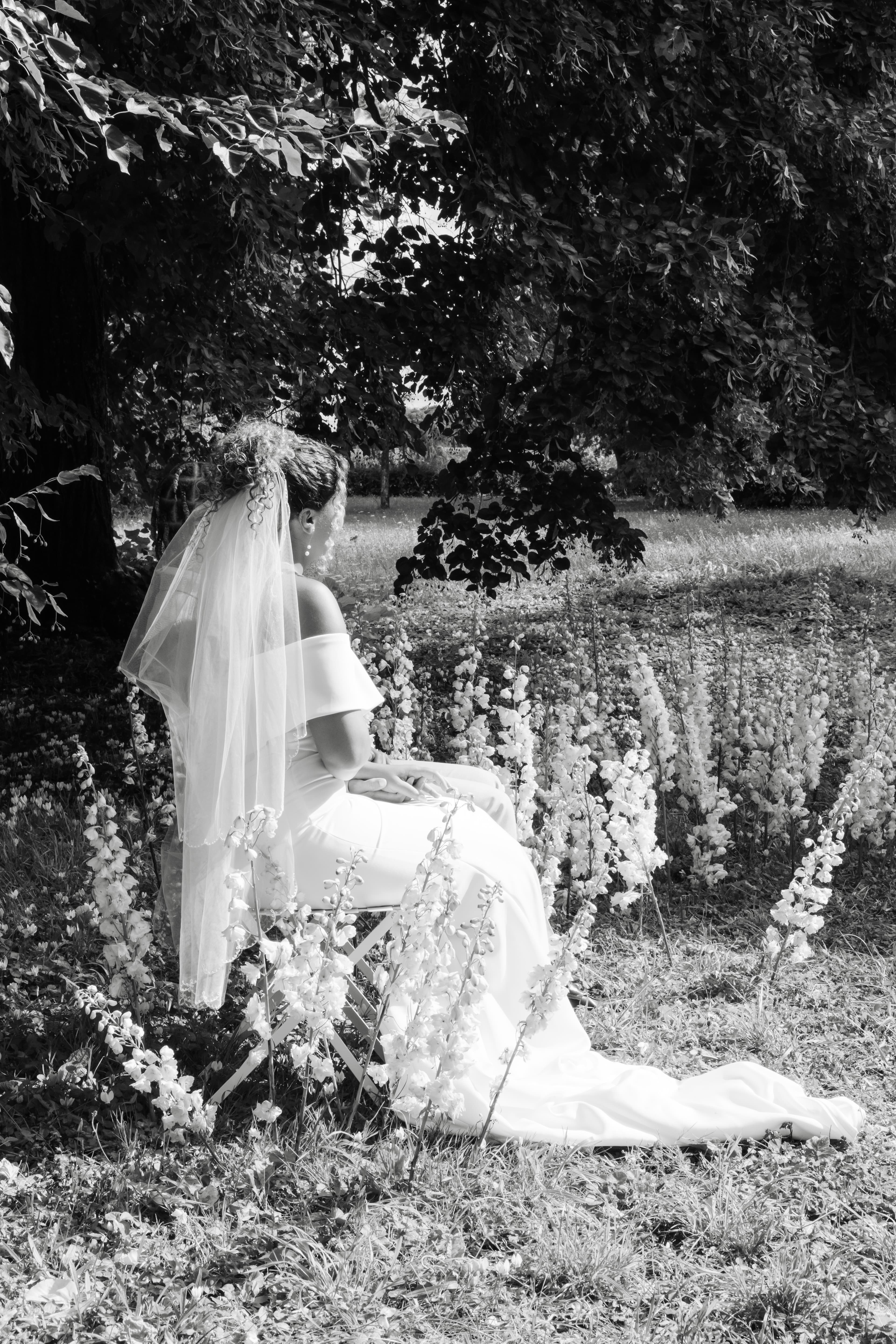 mariés alexine dans sa robe de mariée lors de la cérémonie laïque au domaine du petit varennes