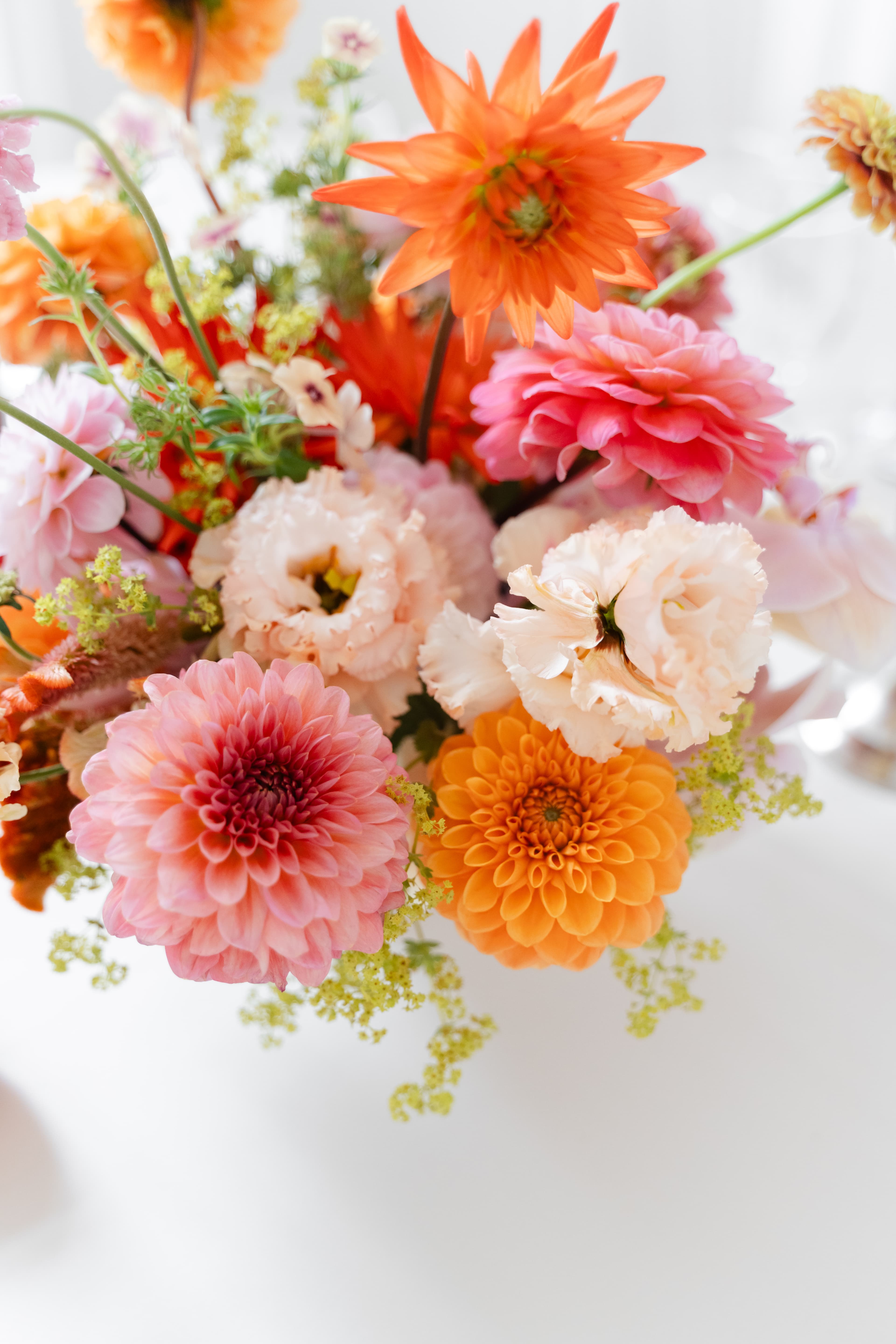 mariés alexine et ismael composition florale domaine du petit varennes