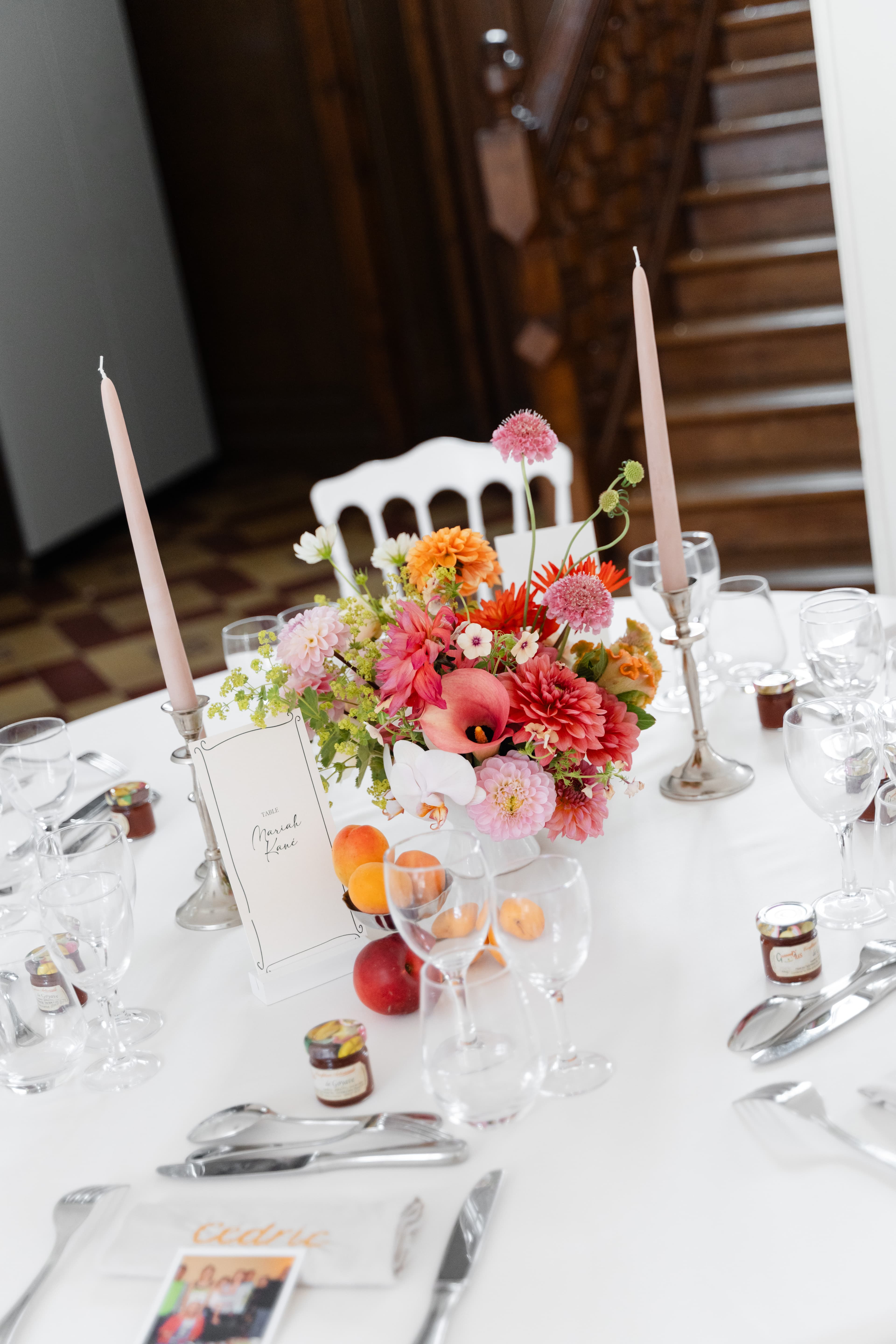 mariés alexine et ismael détail de la décoration de table domaine du petit varennes