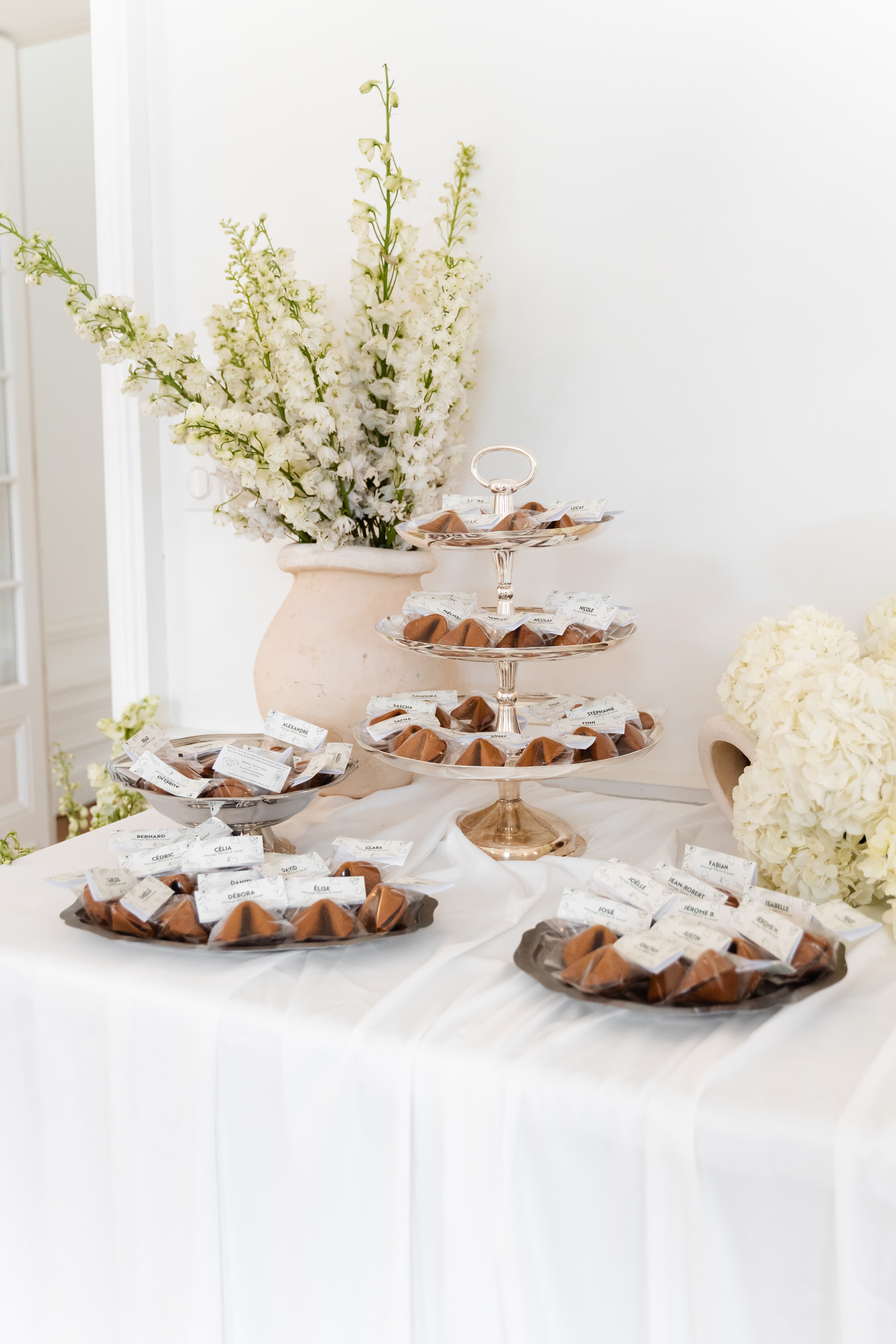 mariés alexine et ismael table de fortune cookies plan de table domaine du petit varennes