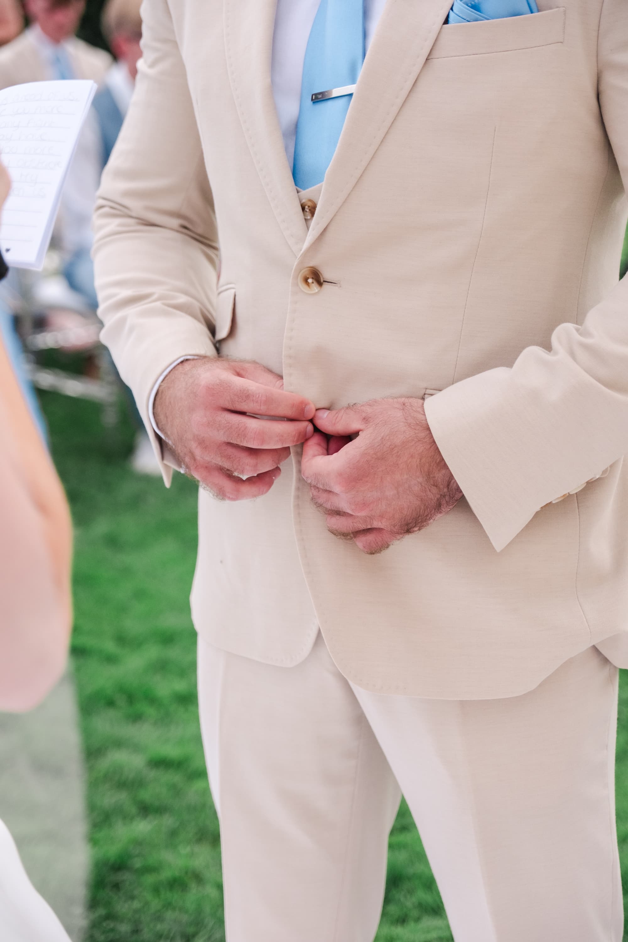 Marié Bradley détail du costume au château fengari