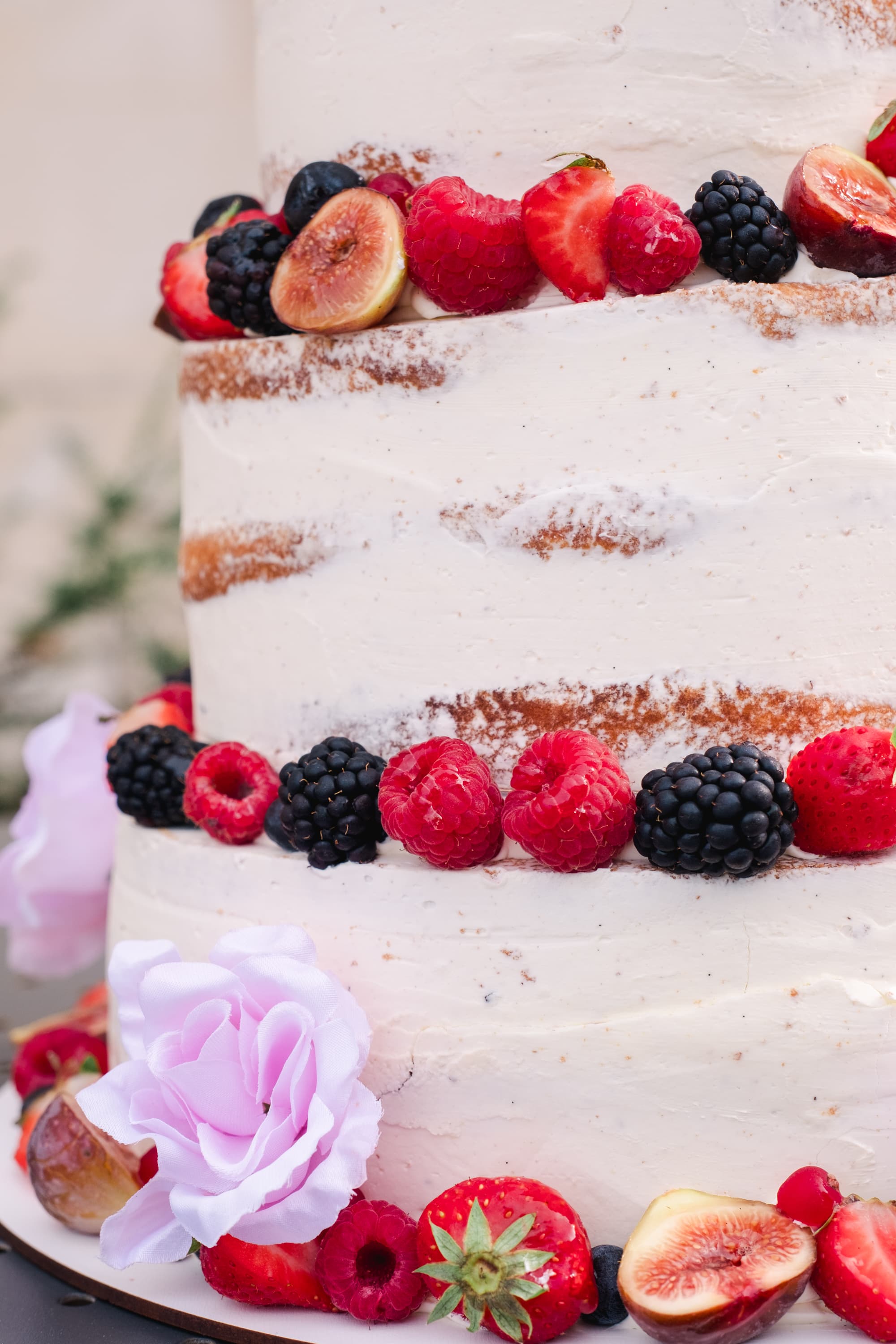 Mariés Chloé et Bradley détail du wedding cake au Chateau Fengari