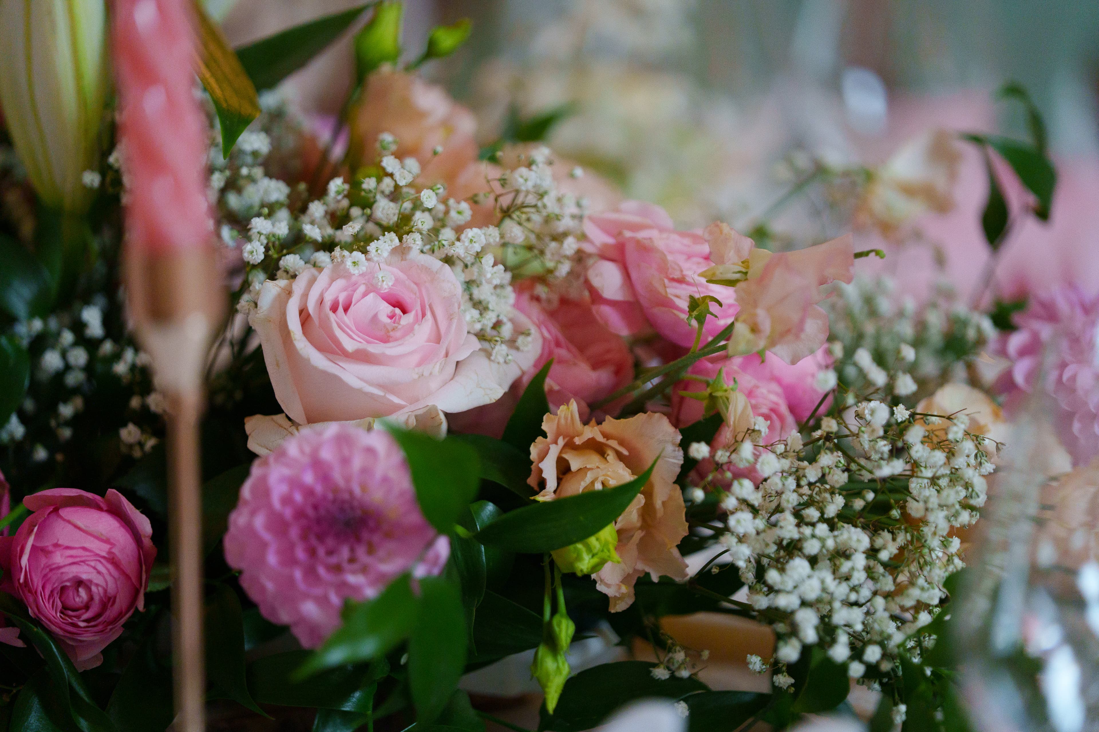mariés elodie et joann composition florale au domaine des vergers du roy
