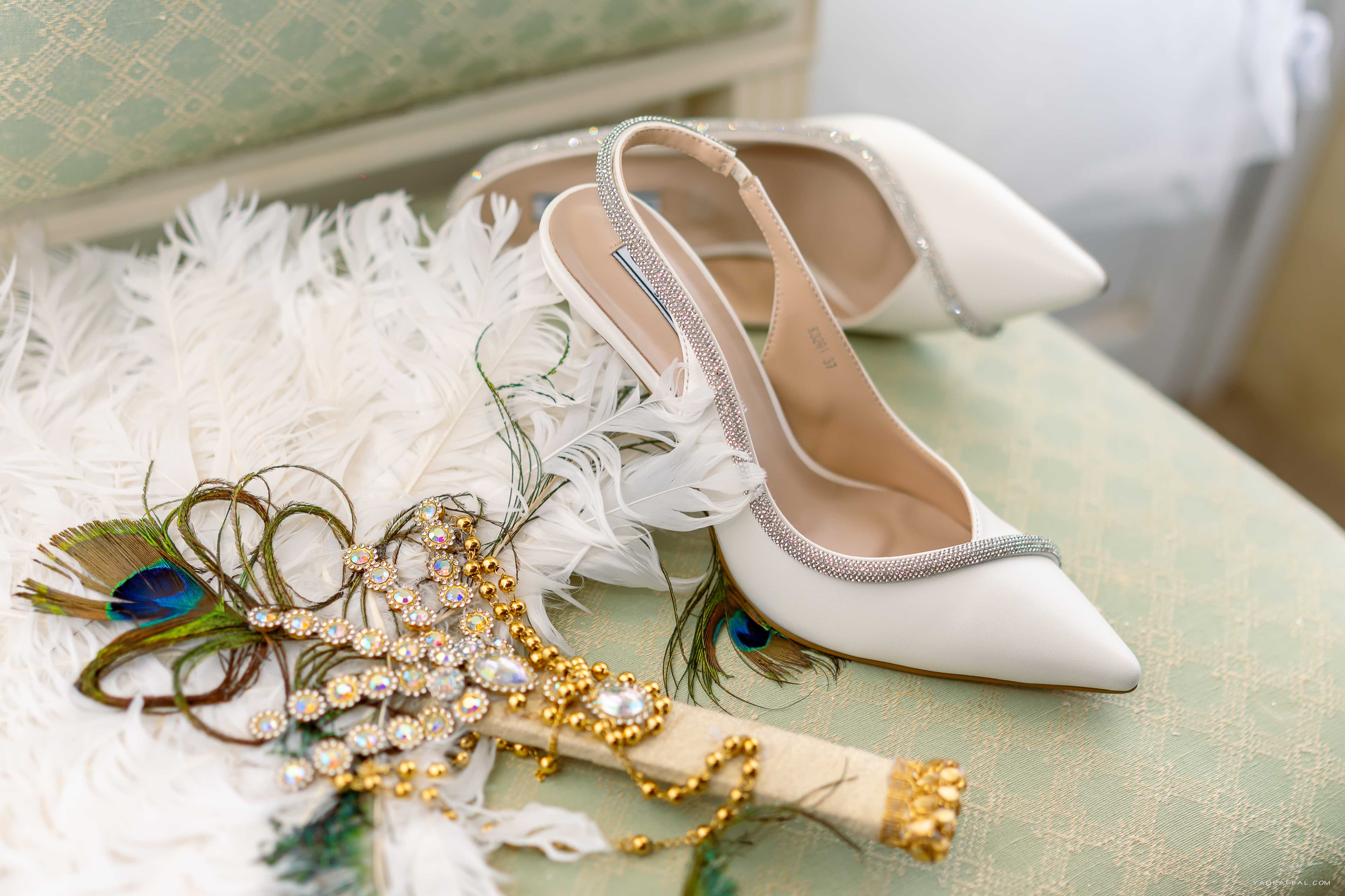 mariés gisèle et thomas détail des accessoires de la mariée au château de sorel