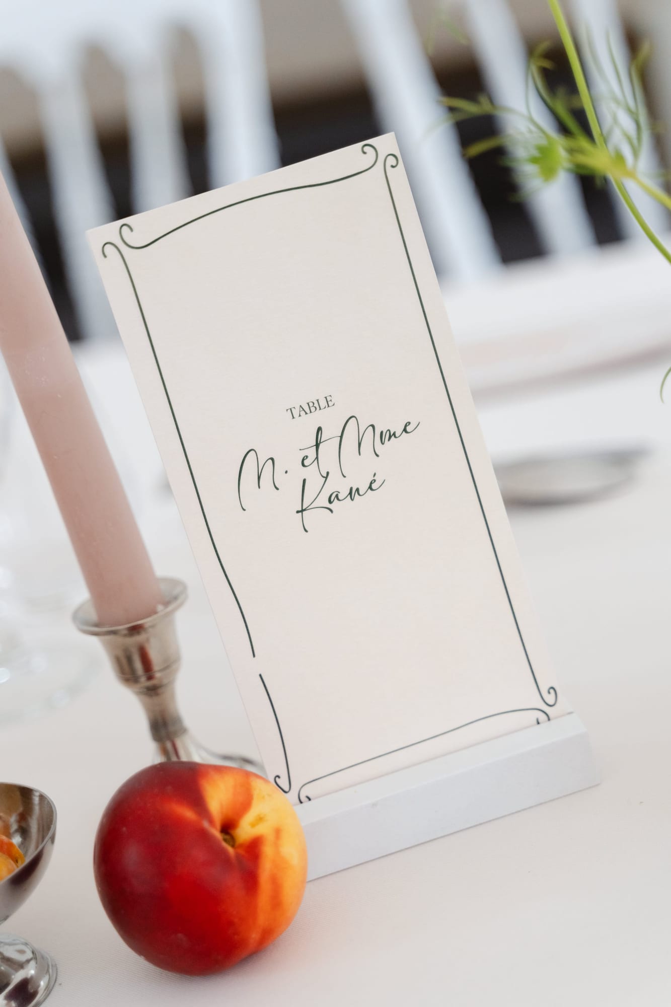 mariés alexine et ismael détail du nom de table des mariés domaine du petit varennes