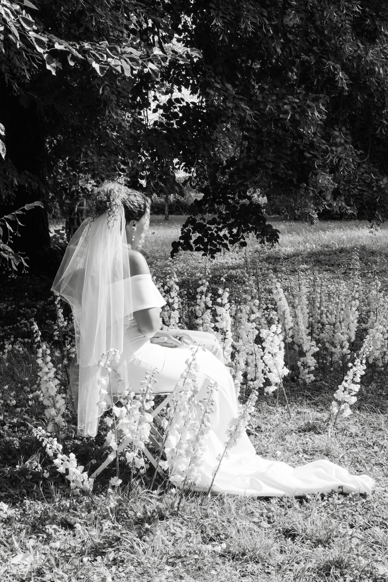 mariés alexine dans sa robe de mariée lors de la cérémonie laïque au domaine du petit varennes