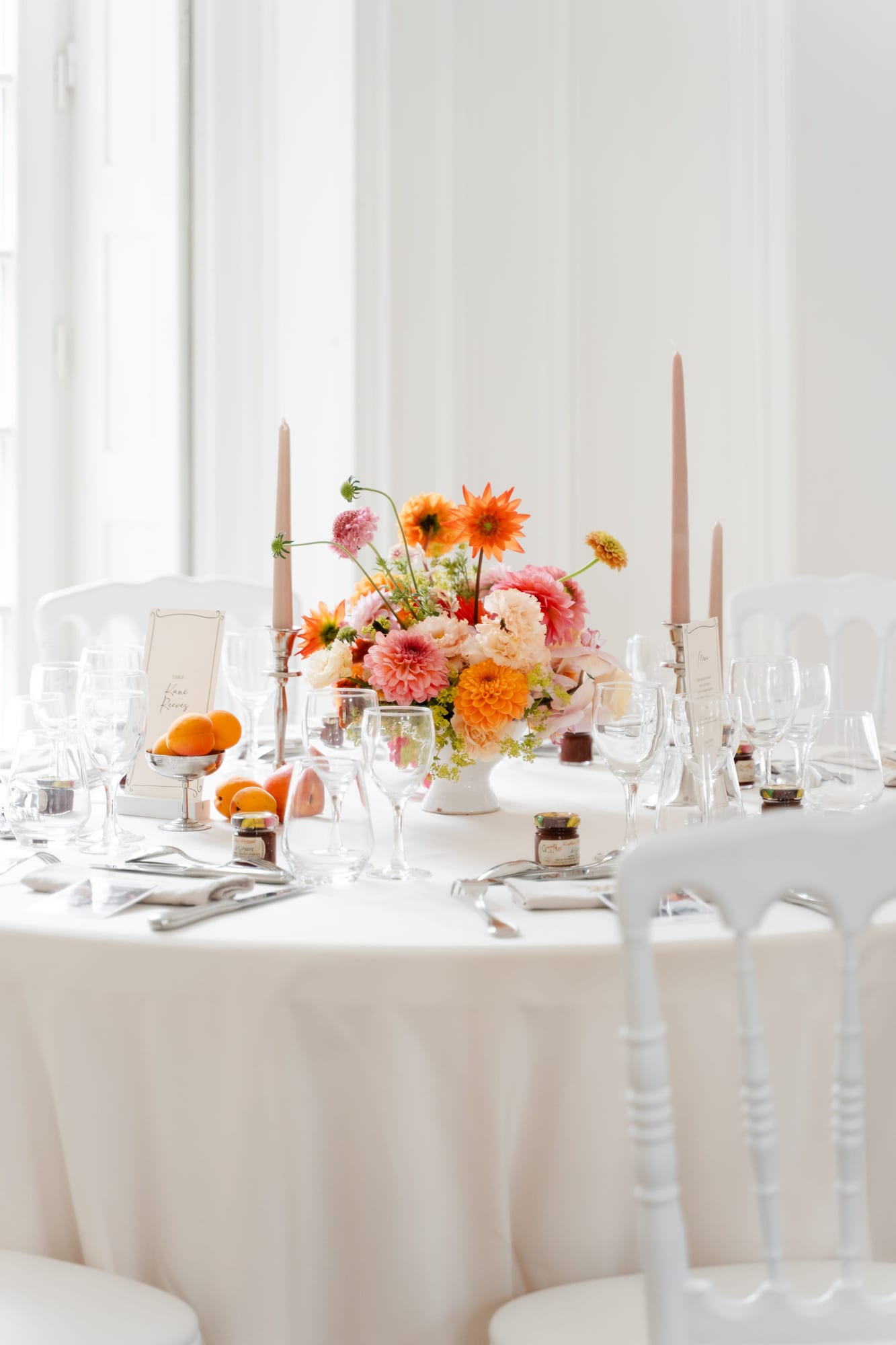 mariés alexine et ismael détail de la décoration de table domaine du petit varennes
