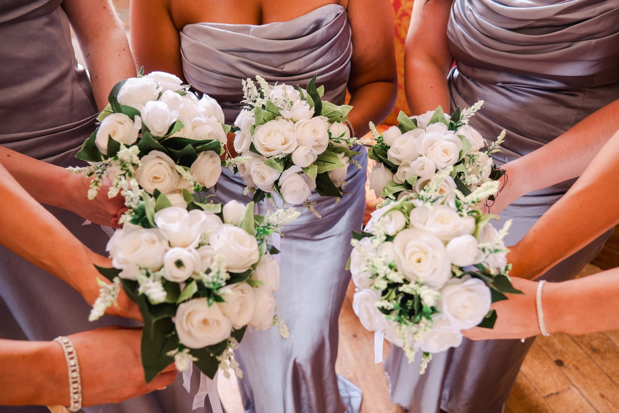 Mariée Chloé bouquets des demoiselles d'honneur de la mariée au château fengari