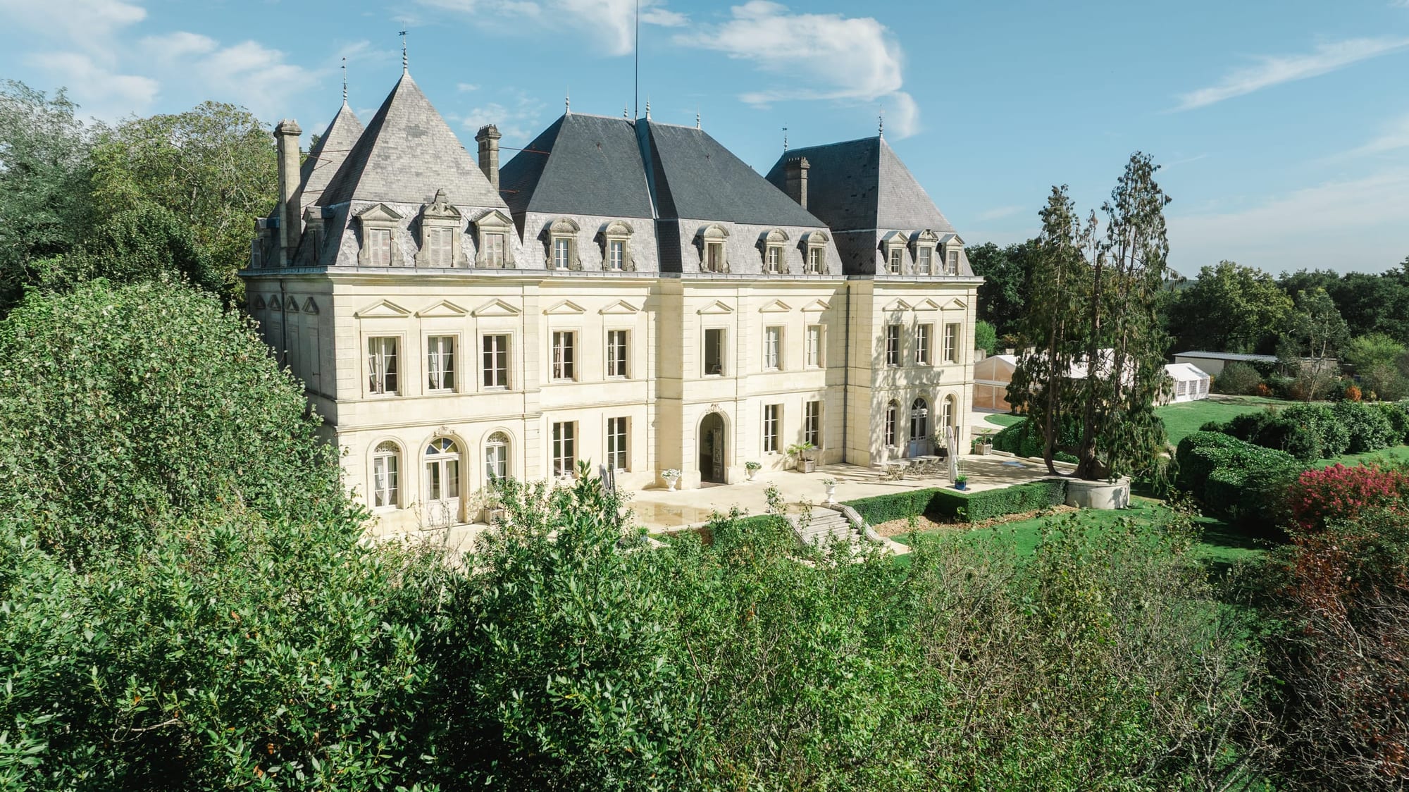 Mariés Chloé et Bradley dans le domaine du Chateau Fengari